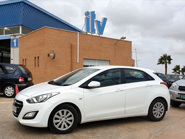 Hyundai i30 about to start import test at ITV station Hyundai i30 at ITV station